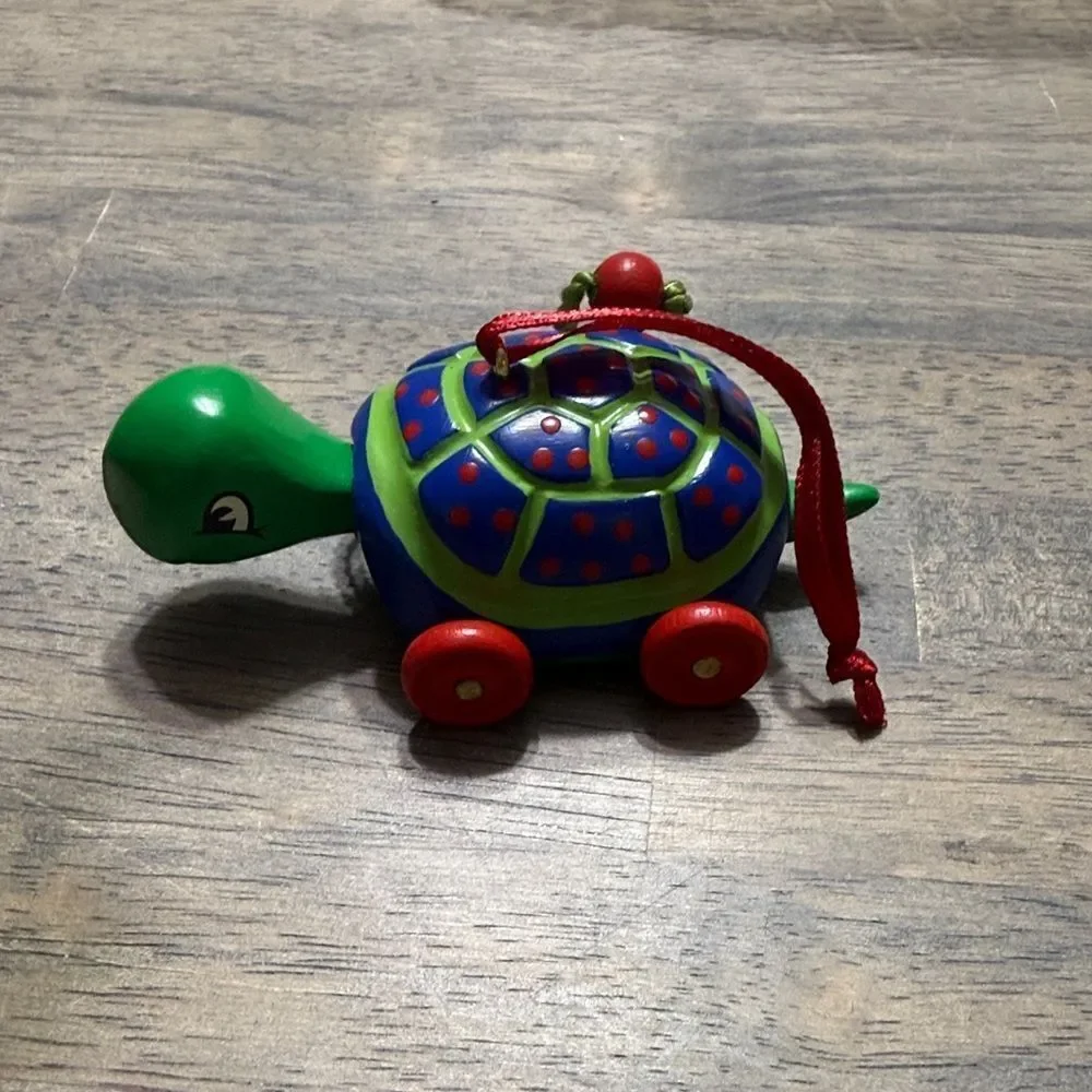 🎄 Hallmark Keepsake Ornament – “Wiggles” Turtle on Wheels (Vintage)